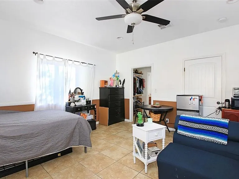 2134 Thomas St #C — Photo 2