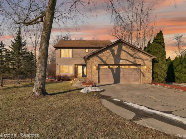 1980 Oakville Waltz Rd, New Boston, MI 48164