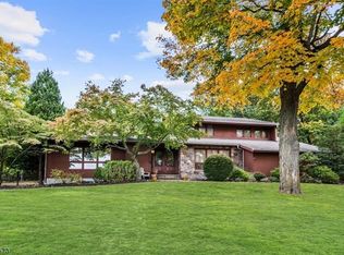 5 Mountain Ridge Dr, Livingston, NJ 07039