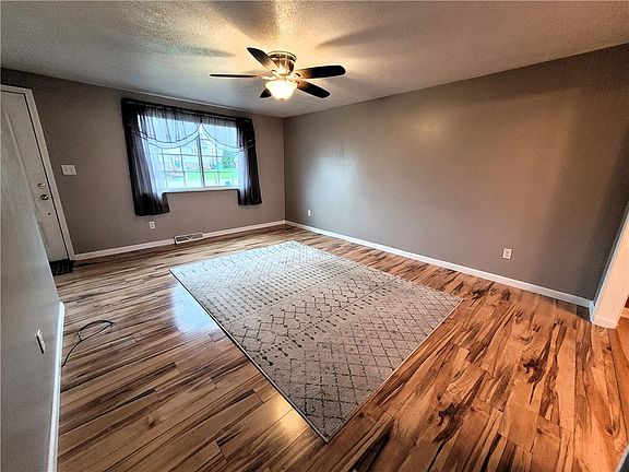 4th image of 719 Crestwood Dr