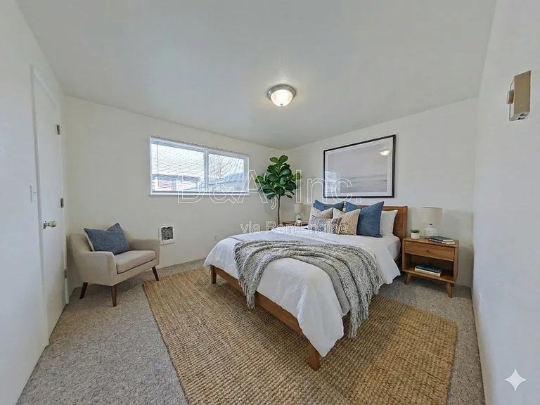 136 NE Conifer Blvd #3 — Photo 6