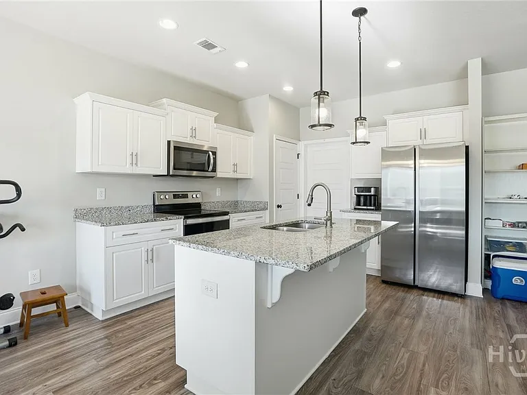 141 Hayden Pl — Photo 4