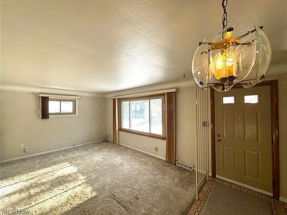 5th image of 38345 Aurora Rd