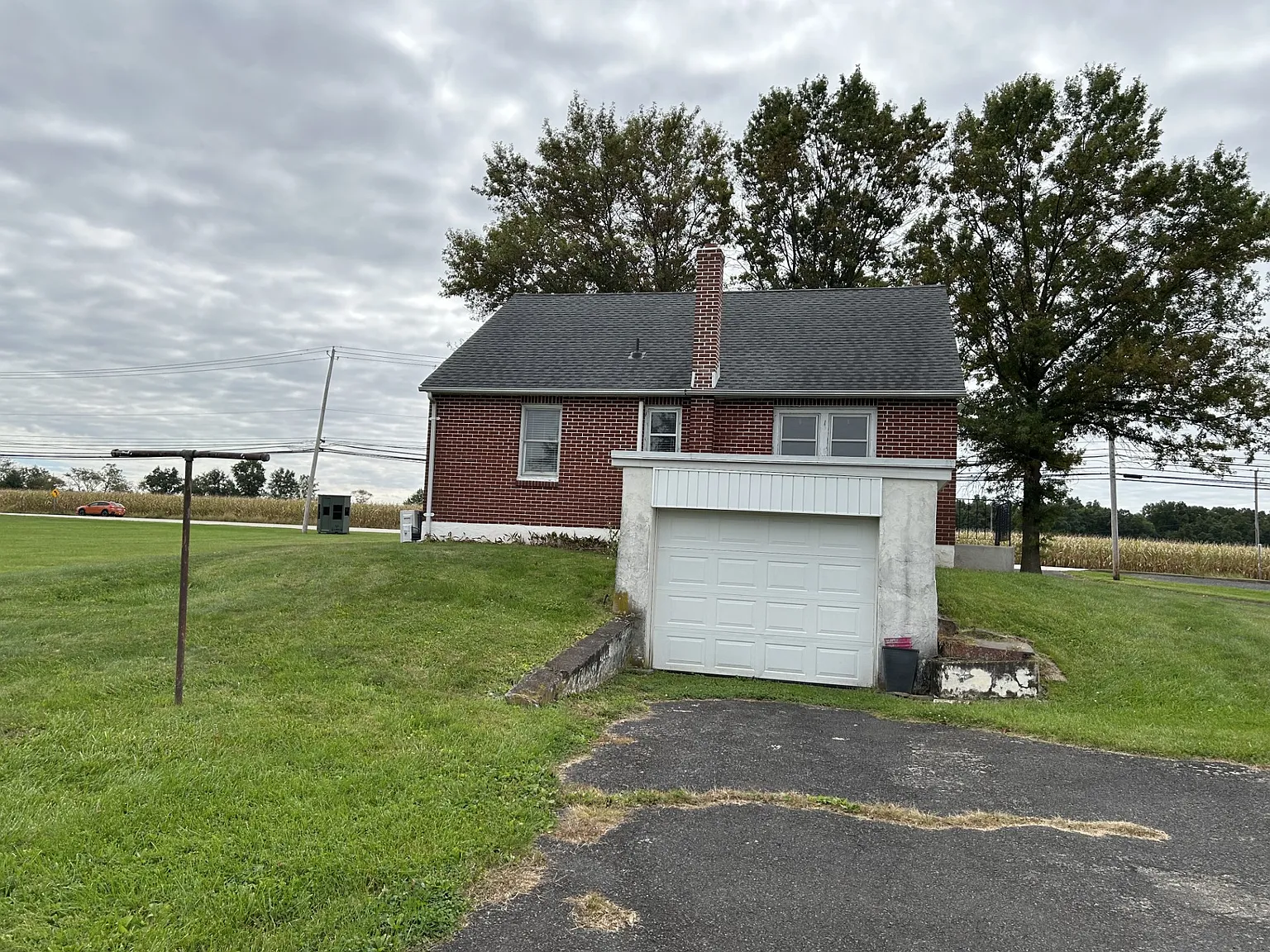 3 bed, 1299 sqft, $1,950 — Photo 3