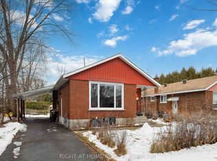 1274 Cobden Rd E, Ottawa, ON K2C 3A2