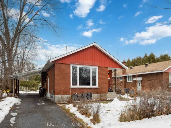 1274 Cobden Rd E, Ottawa, ON K2C 3A2