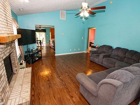 4th image of 261 Bluegrass Dr