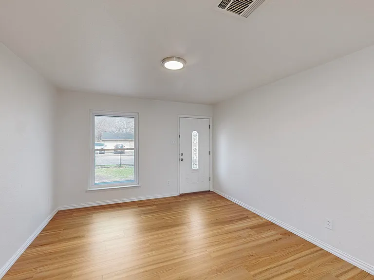 538 E Fairmeadows Dr — Photo 3