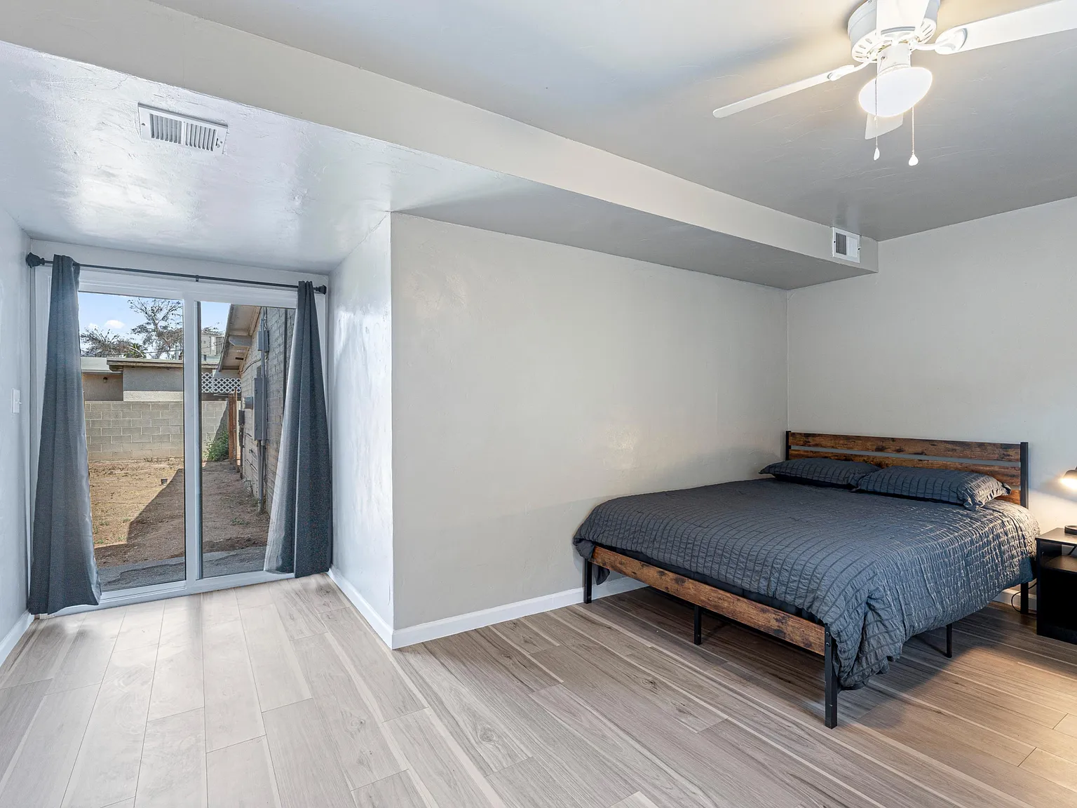 3 bed, 2.0 bath, 1279 sqft, $1,148 — Photo 3
