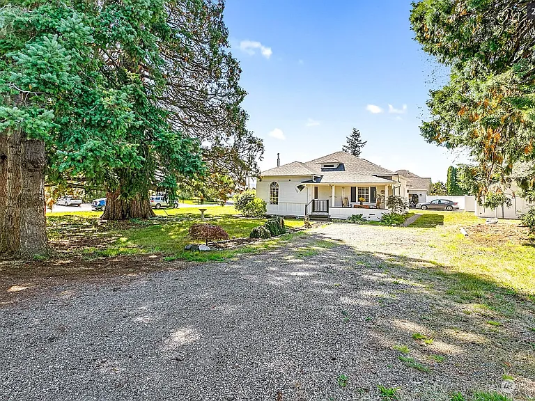 1865 Bayview Ave — Photo 9