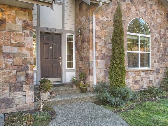 2nd image of 3512 Barklay Dr NE