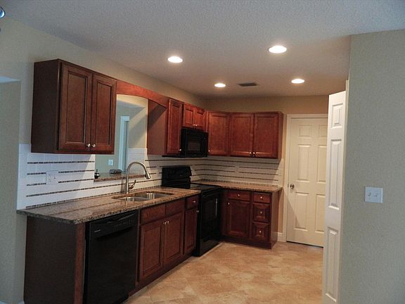 3rd image of 474 SW Lakehurst Drive