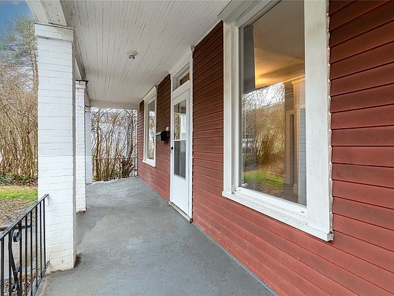 3rd image of 515 Noblestown Rd