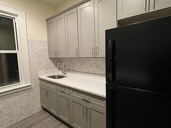 2nd image of 1154 Leland Ave #1