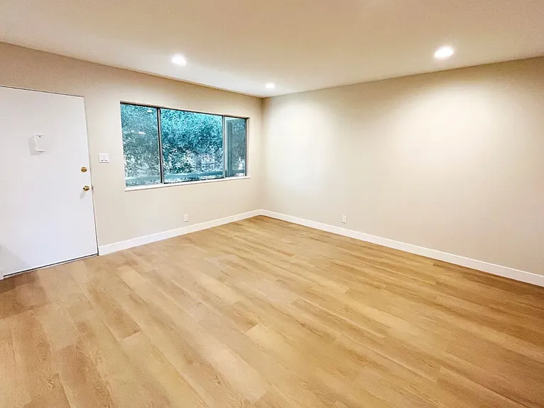2422 McKinley Ave #F — Photo 4