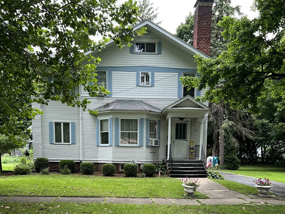 1st image of 716 NW 4th Ave
