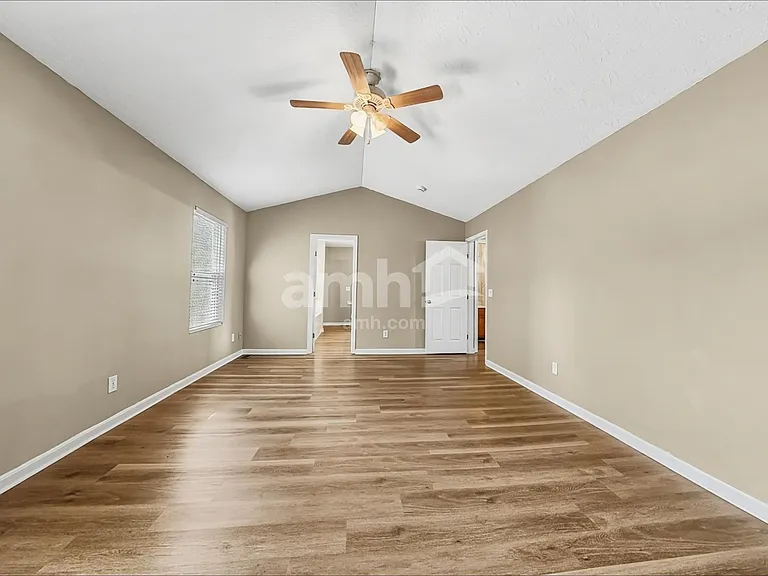 924 Bamburgh Dr — Photo 12