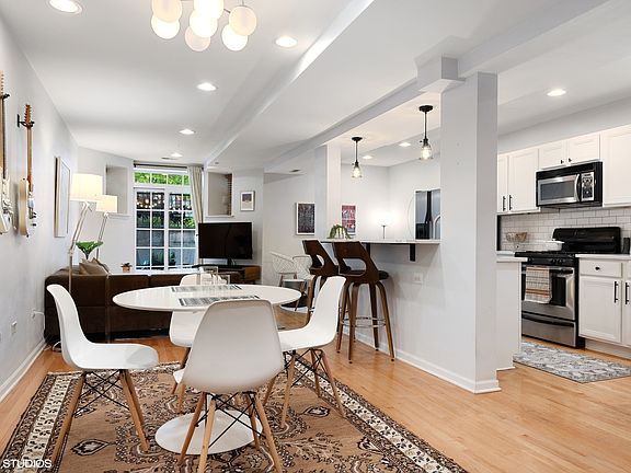 2nd image of 3743 N Wilton Ave #G