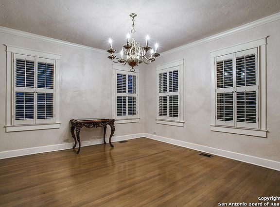 5th image of 135 W Park Hill Dr