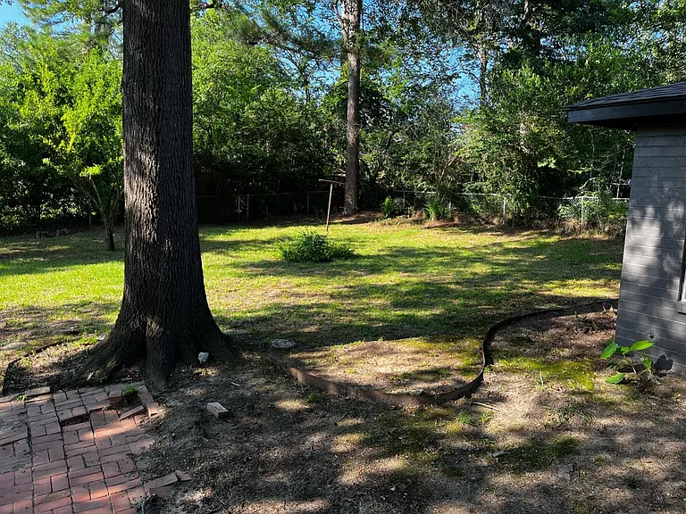 724 E Barbara St — Photo 15