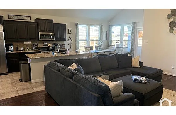 Building Photo - 9264 Silver Dollar Dr