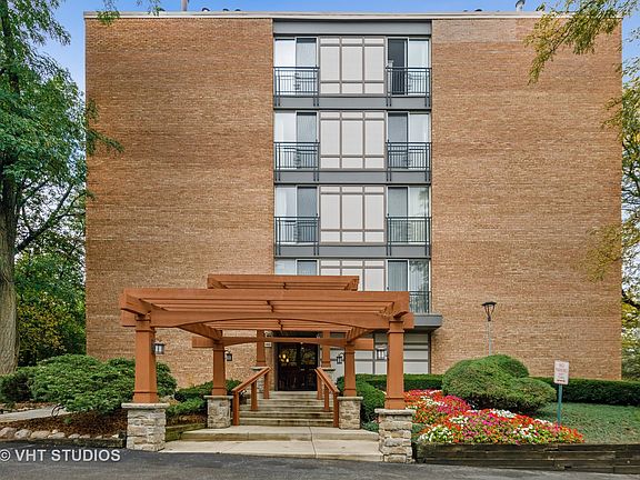 2nd image of 5810 Oakwood Dr Unit 1E