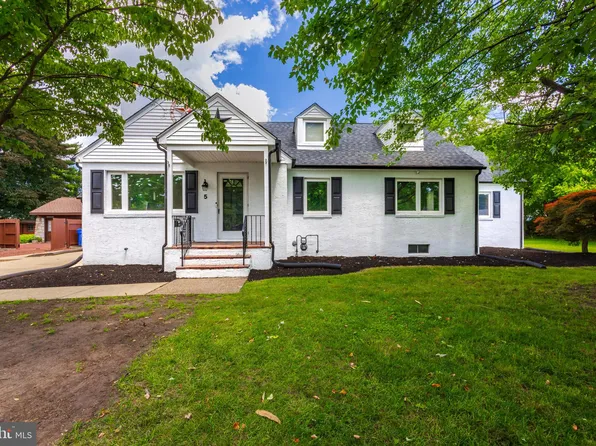 5 Linden Ave, Riverton, NJ 08077