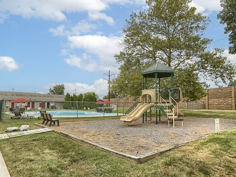 Delbrook Manor Apartments — Photo 5