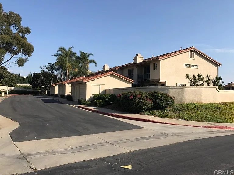 951 Boxwood Ct — Photo 4