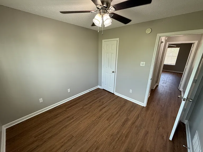 147 Waverly Cir — Photo 6