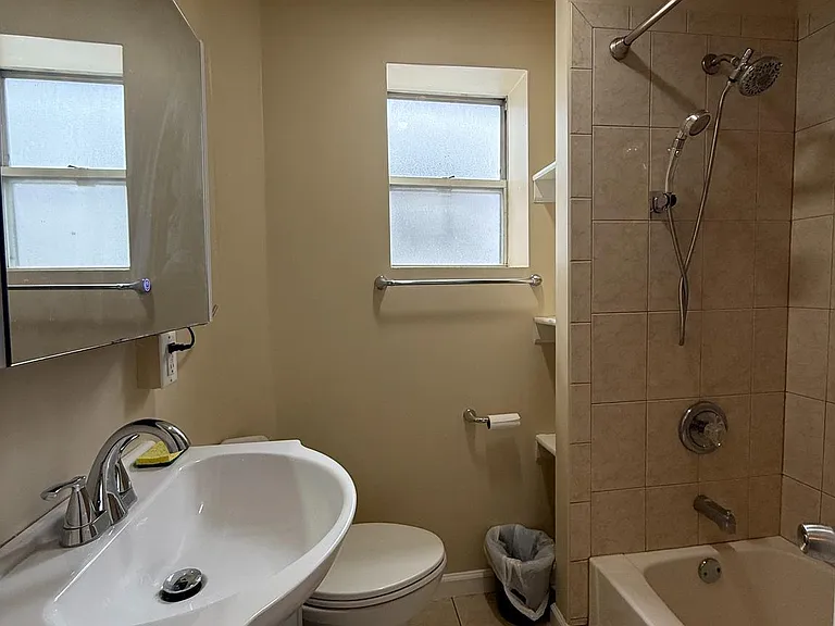 342 Gladstone St — Photo 11