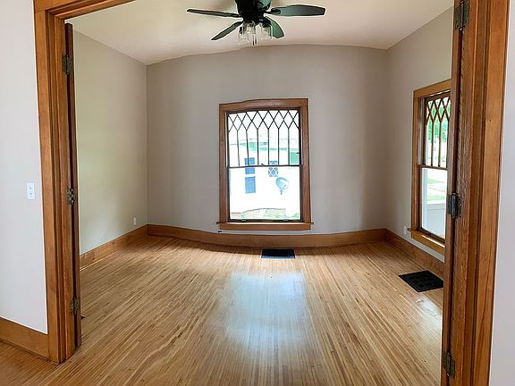 Den/bedroom