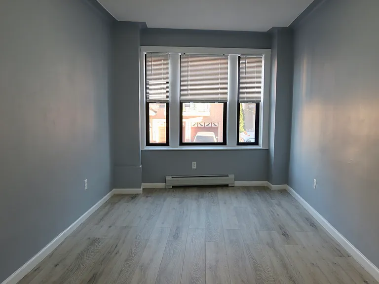 27 Gray St #2 — Photo 7