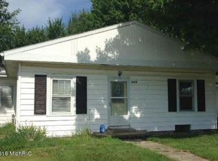 1008 N Nottawa St, Sturgis, MI 49091