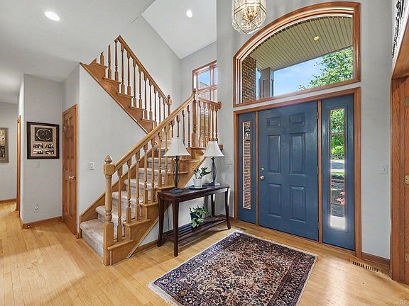 3rd image of 3189 Huntington Cir S