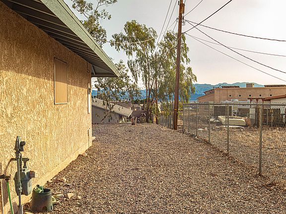 4th image of 2050 Hillside Dr