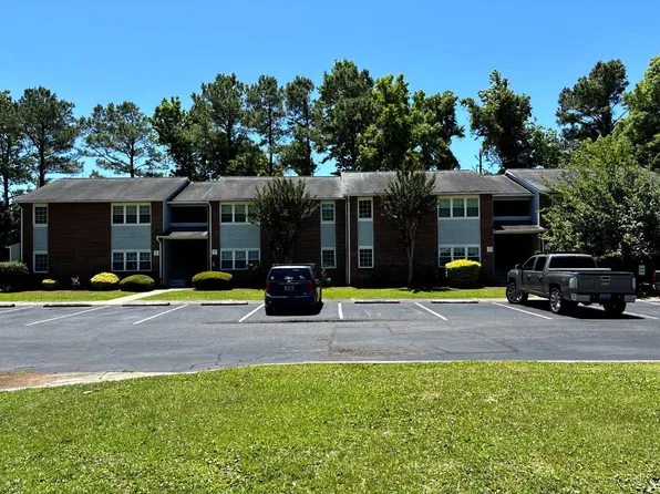 Westwood Square, 403 Brook St #9, Morehead City, NC 28557