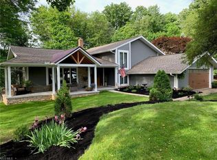 13550 N Partridge Dr, Valley View, OH