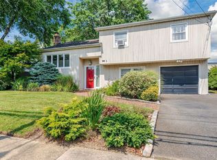 98 W Henrietta Ave, Oceanside, NY 11572
