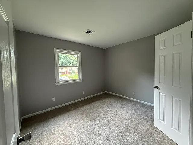 905 Camden Ct — Photo 7
