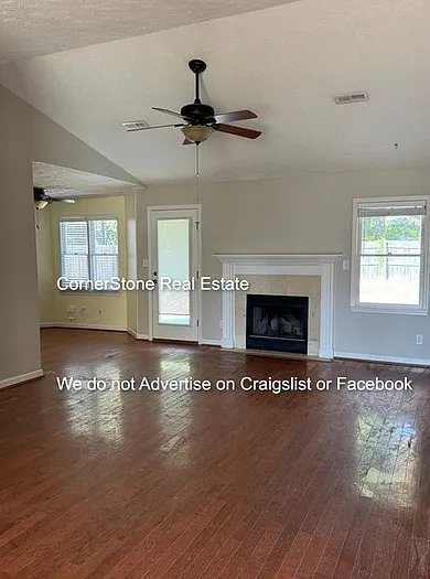 3 bed, 2.0 bath, 1293 sqft, $1,800 — Photo 3