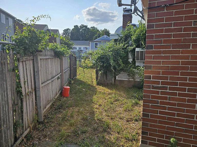 116 W High St — Photo 13