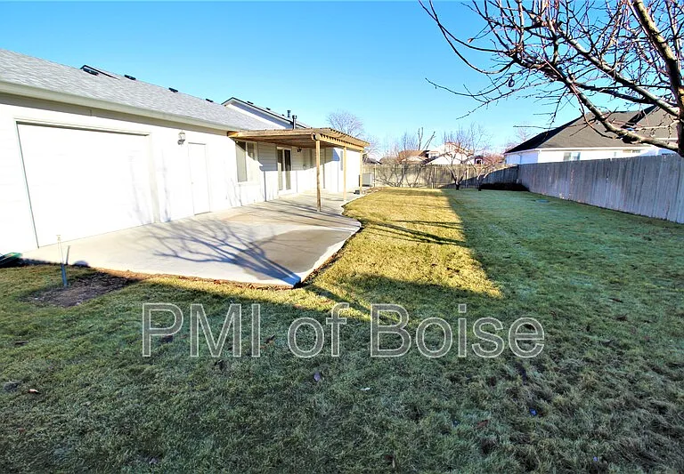 716 Kimberly Ct — Photo 23