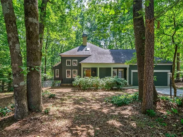 6693 Woodlake Dr, Flowery Branch, GA 30542