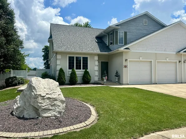 6 Wadsworth Dr #B, Jacksonville, IL 62650