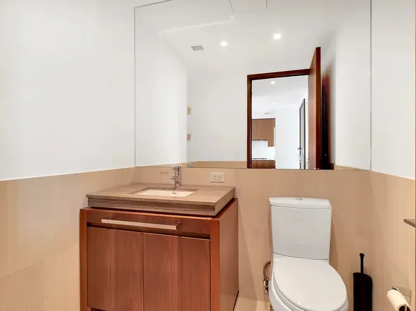 400 Fifth Avenue image 14 of 17