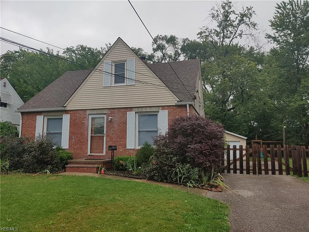 258 Baker St photo 1