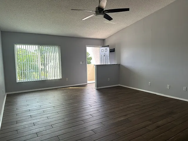 2 bed, 1040 sqft, $1,950 — Photo 4