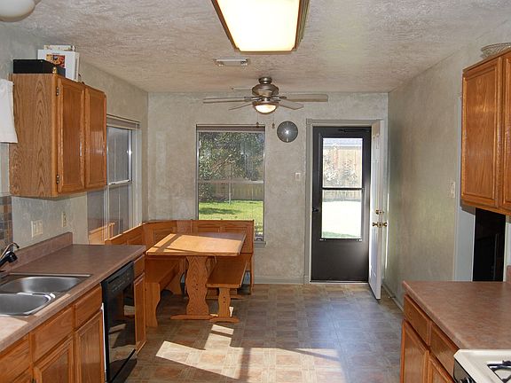 3rd image of 4830 Cloverfield Dr