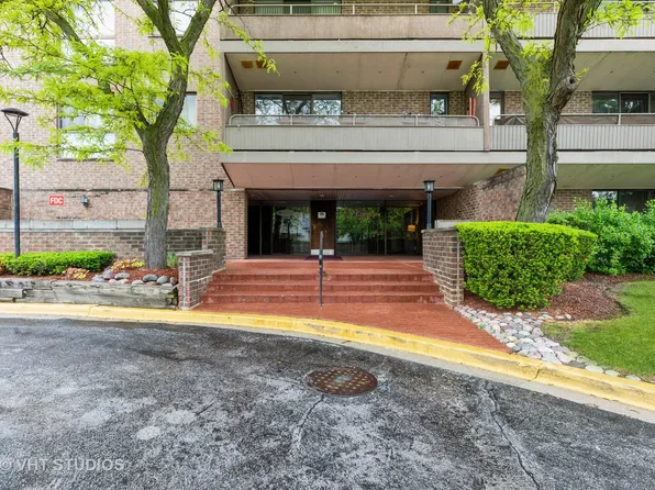 5 E Carriageway Dr APT 209, Hazel Crest, IL 60429